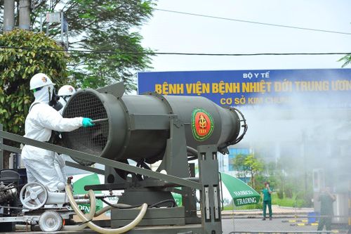 Khử khuẩn toàn bộ Bệnh viện Bệnh Nhiệt đới Trung ương cơ sở Đông Anh