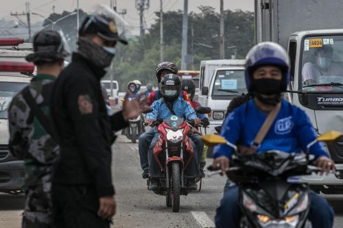 Dịch COVID-19: Philippines bắt giữ người không đeo khẩu trang