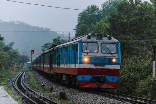 Ngành đường sắt tạm ngừng chạy tàu từ Hà Nội đi nhiều địa phương