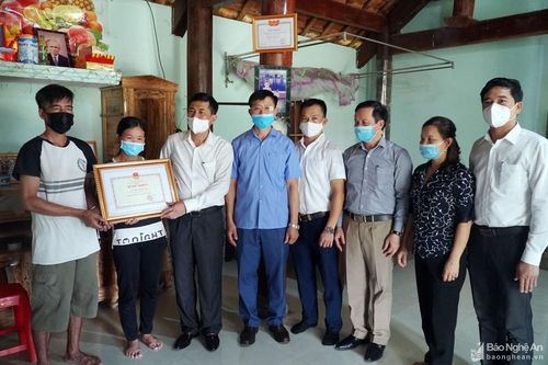 Truy tặng Bằng khen của Bộ GD&ĐT cho học sinh dũng cảm cứu bạn đuối nước