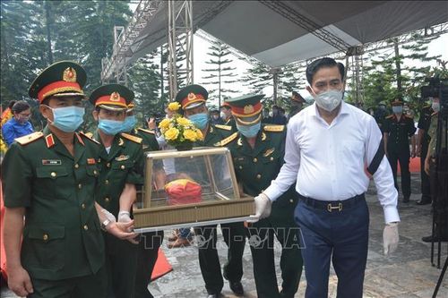 Hà Tĩnh: An táng 11 hài cốt liệt sĩ quân tình nguyện, chuyên gia Việt Nam hy sinh tại Lào
