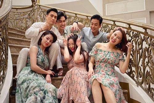 Khoảnh khắc Lương Thu Trang dựa đầu tình tứ với Việt Anh gây 'bão'