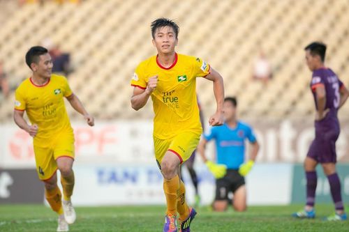 Nóng: Hoãn vòng 13 V.League 2021 vì một số cầu thủ SLNA là F2