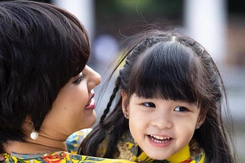MC Diễm Quỳnh bất chấp gian nan sinh con ở tuổi U50, 'công chúa nhỏ' giờ xinh xắn, nụ cười tỏa nắng