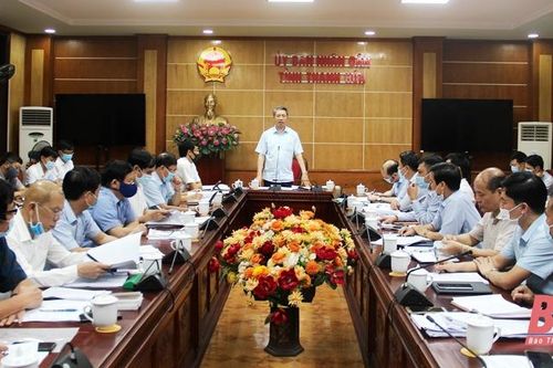 Phó Chủ tịch UBND tỉnh Lê Đức Giang nghe dự thảo chương trình, đề án về phát triển nông nghiệp và xây dựng nông thôn mới