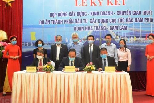 Ký hợp đồng dự án PPP đầu tiên tuyến cao tốc Bắc - Nam