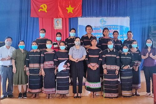 Gia Lai: Giúp phụ nữ tránh xa 'tín dụng đen'