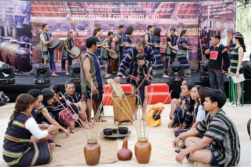Duy trì giá trị nghi lễ truyền thống gắn với hoạt động du lịch