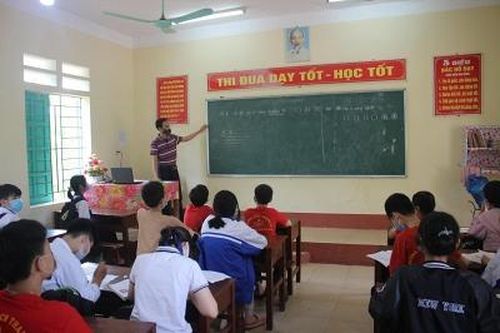 Từ 7/5, nhiều trường học cho học sinh tạm dừng đến trường