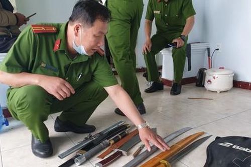 Đà Lạt: Bắt 2 đối tượng tàng trữ ma túy, nhiều hung khí trong phòng trọ