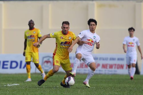 Hoãn toàn bộ 7 trận đấu ở vòng 13 V-League
