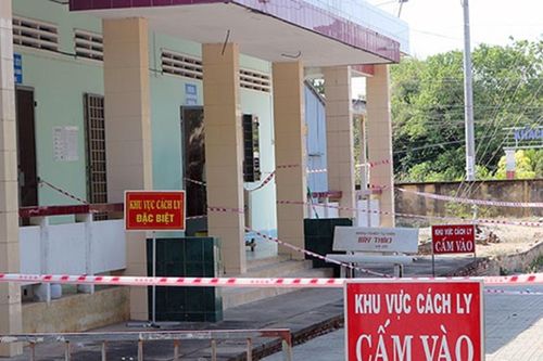Hiệu trưởng cùng chuyến bay ca COVID-19, hơn 200 học sinh, giáo viên cách ly