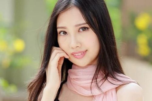 Căn bệnh ung thư nữ ca sĩ vừa qua đời ở tuổi 31, chuyên gia cảnh báo cẩn trọng khi thấy ù tai, nhức đầu một bên