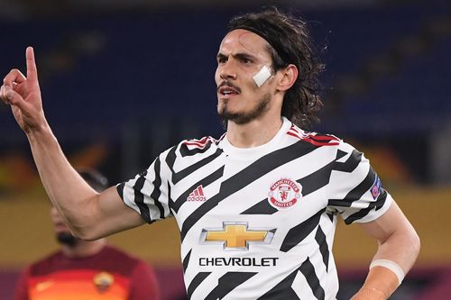 Cavani tái lập thành tích ấn tượng sau 64 năm