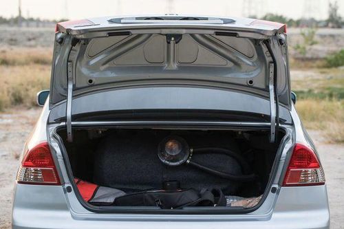 Giấu 4 người Trung Quốc vào cốp ôtô để đưa qua chốt kiểm soát