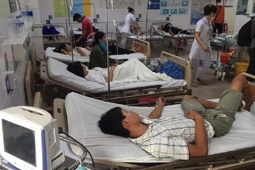 39 người nghi bị ngộ độc sau khi ăn bánh mì