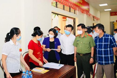 Phó Bí thư Thường trực Thành ủy Nguyễn Thị Tuyến: Huyện Thanh Trì phải tập trung cao độ các biện pháp phòng, chống dịch, đảm bảo an toàn ngày hội toàn dân