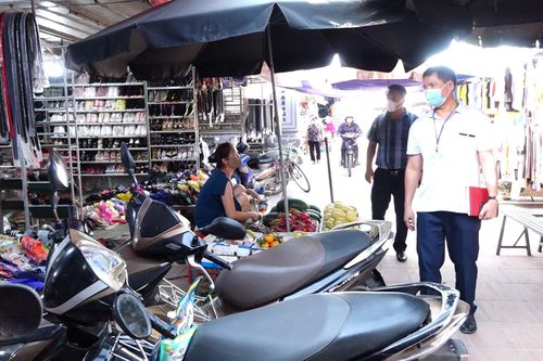 Huyện Thanh Oai xử phạt 12 trường hợp không đeo khẩu trang phòng dịch Covid-19