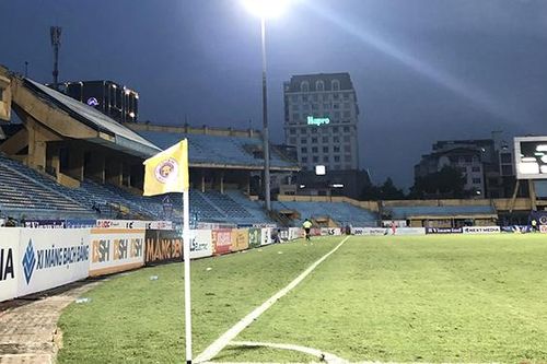 Chuyên gia Đoàn Minh Xương: 'V-League lại phải... chạy dịch'