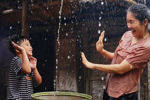 Khúc mưa, bộ phim nhân văn về đề tài hậu chiến