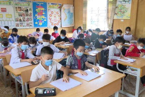 Hơn 10 nghìn học sinh huyện biên giới Mường Nhé thi sớm để phòng dịch
