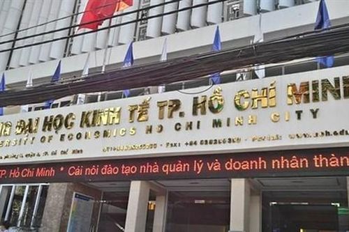 Phát triển hệ sinh thái dạy và học tiếng Anh cho sinh viên UEH