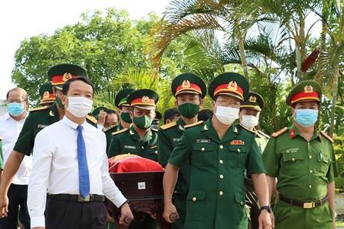 Truy điệu và an táng 14 liệt sĩ hi sinh trên chiến trường nước bạn Lào
