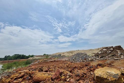 Cty Thăng Long san lấp sông Sóc Sơn trái phép: Phạt 4 triệu... 'nâng đỡ không trong sáng' doanh nghiệp?