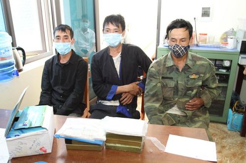 Yên Bái: Bắt 3 đối tượng về hành vi mua bán trái phép 7 bánh heroin