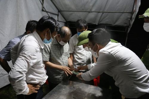 Trắng đêm 'săn' Covid-19
