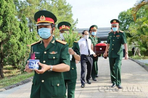 Tổ chức an táng 14 hài cốt liệt sĩ hi sinh tại chiến trường Lào
