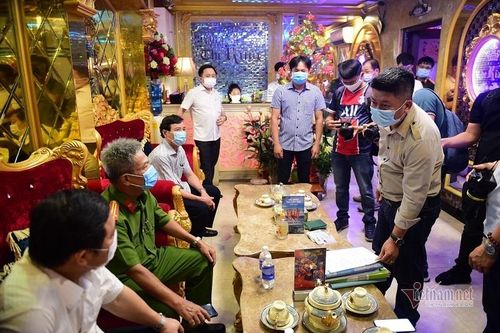 TP.HCM tạm dừng tiệc cưới, cấm tập trung trên 30 người nơi công cộng