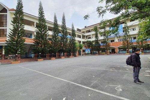 Đánh học sinh thâm tím, cô giáo bị phụ huynh tát liên tiếp?