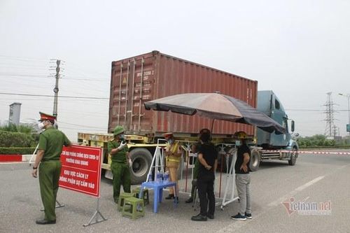 Lơ là phòng chống dịch Covid-19, Chủ tịch phường ở Vĩnh Phúc bị tạm đình chỉ công việc