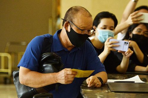 Quang Hải, Văn Toàn kín mít hội quân, khẩn trương test Covid-19