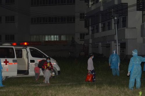 Lực lượng quân đội xung kích trên tuyến đầu chống dịch ở Hà Nam