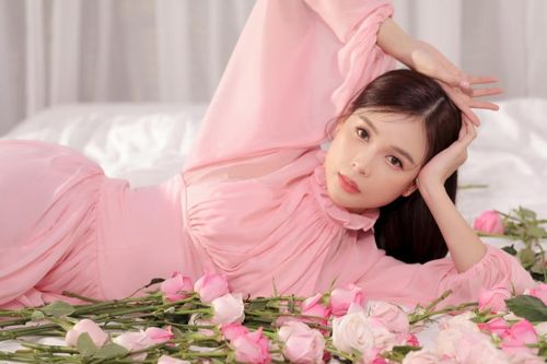 Sam đúng chuẩn quý cô màu hồng, tuổi 30 vẫn trẻ trung như thiếu nữ