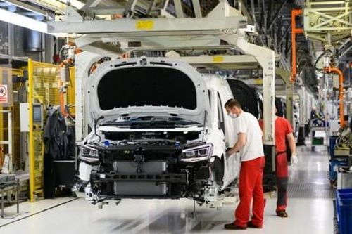 BMW, Daimler và Honda rơi vào khốn cảnh, tạm đóng cửa nhà máy khi thiếu hụt chip bán dẫn