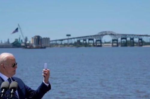 Biden nói Mỹ phải gấp rút đầu tư vì Trung Quốc 'đang đánh bại chúng ta'