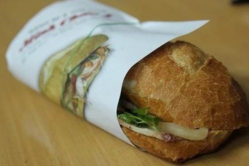 Hàng chục người bị ngộ độc thực phẩm nghi do ăn bánh mì tại 1 cửa tiệm