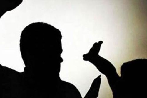 Nghệ An: Tá hỏa phát hiện người phụ nữ tử vong với vết cứa ở cổ