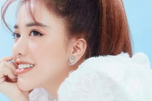 Phùng Khánh Linh 'đánh úp' fan đúng dịp sinh nhật, hé lộ tour xuyên Việt cuối năm