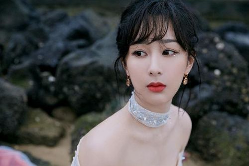 Dương Tử từng bị giật vai khi mới vào nghề