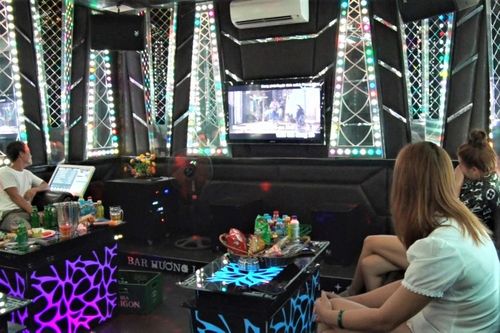 Đón khách khi dịch bùng phát, chủ quán karaoke bị phạt 10 triệu