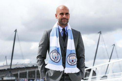 Carragher: 'Guardiola đang hướng đến thành tích vĩ đại nhất'