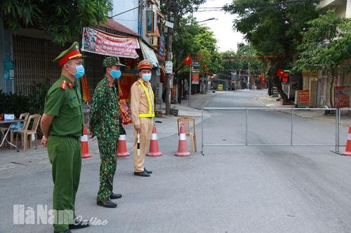 Hà Nam: Cách ly y tế 75 hộ dân ở 2 khu vực tại địa bàn huyện Kim Bảng