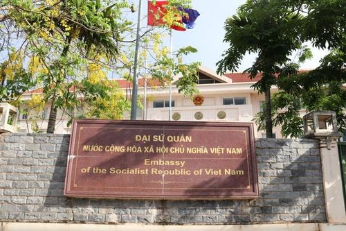 Đại sứ quán Việt Nam tại Lào thông báo về tạm dừng người nhập cảnh Việt Nam đến hết ngày 30-5