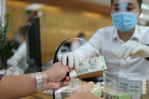 Ngân hàng bật chế độ phòng chống COVID-19 cấp độ mới, tiền thu về đều phải khử khuẩn
