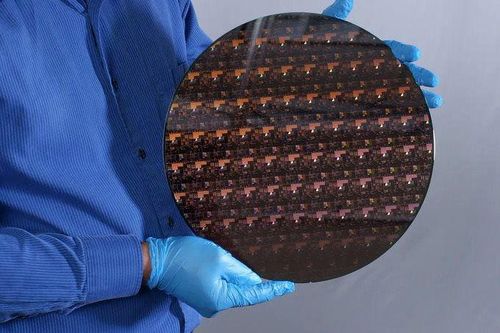 IBM ra mắt chip 2 nm nhỏ nhất và mạnh nhất thế giới