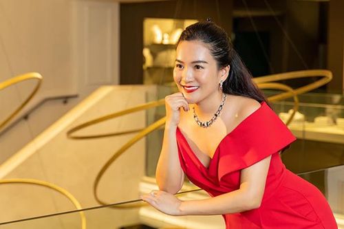 Vợ doanh nhân của MC Bình Minh trẻ trung, sành điệu tuổi 44
